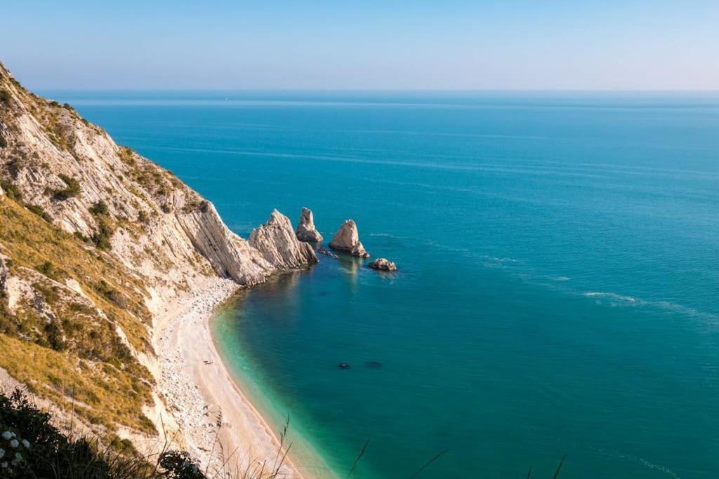 Alloggio Incantevole Con Piscina Numana Bagian luar foto