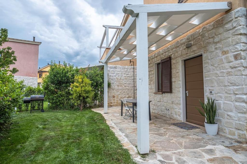 Alloggio Incantevole Con Piscina Numana Bagian luar foto
